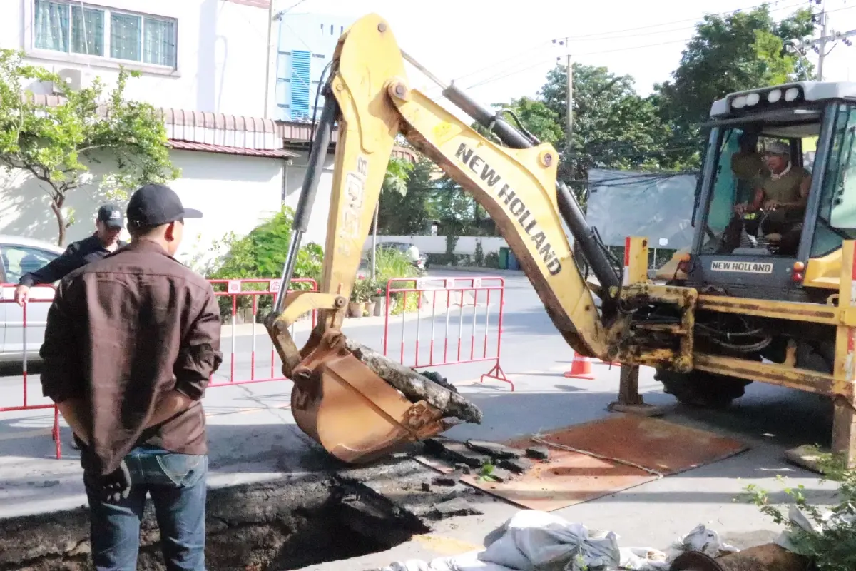 ด่วน! ถนนทรุดตัว เขตดอนเมือง ซอยประชาอุทิศ 19–22 เลี่ยงเส้นทาง