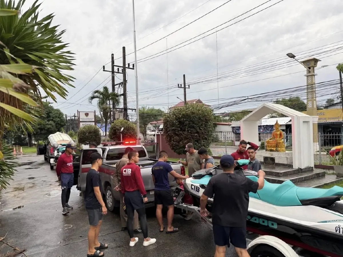 ตำรวจน้ำเสริมทัพส่งกำลังพลลงหาดใหญ่ ช่วยชาวสงขลาน้ำท่วมหนัก