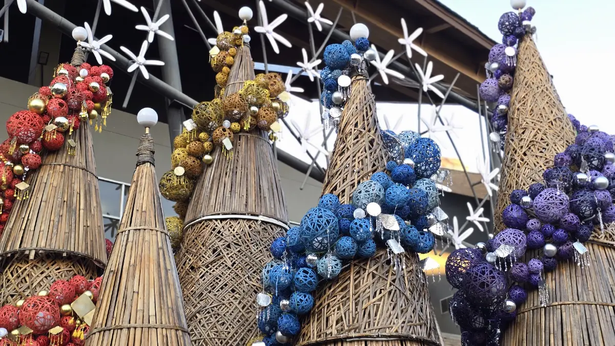 เปิดไฟ ‘ต้นคริสต์มาสหมอกพันวา’ เทศกาลสีสันกาสะลอง 2025 เทิดพระเกียรติ 'สมเด็จพระพันปีหลวง'