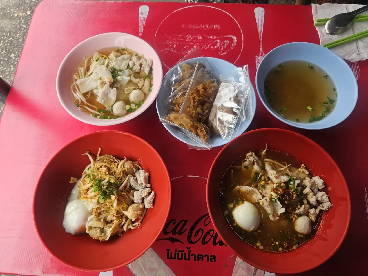 ‘โกบู้รสซิ่ง’ ก๋วยเตี๋ยวต้มยำในตำนาน 50 ปี ซอยนวมินทร์ 8