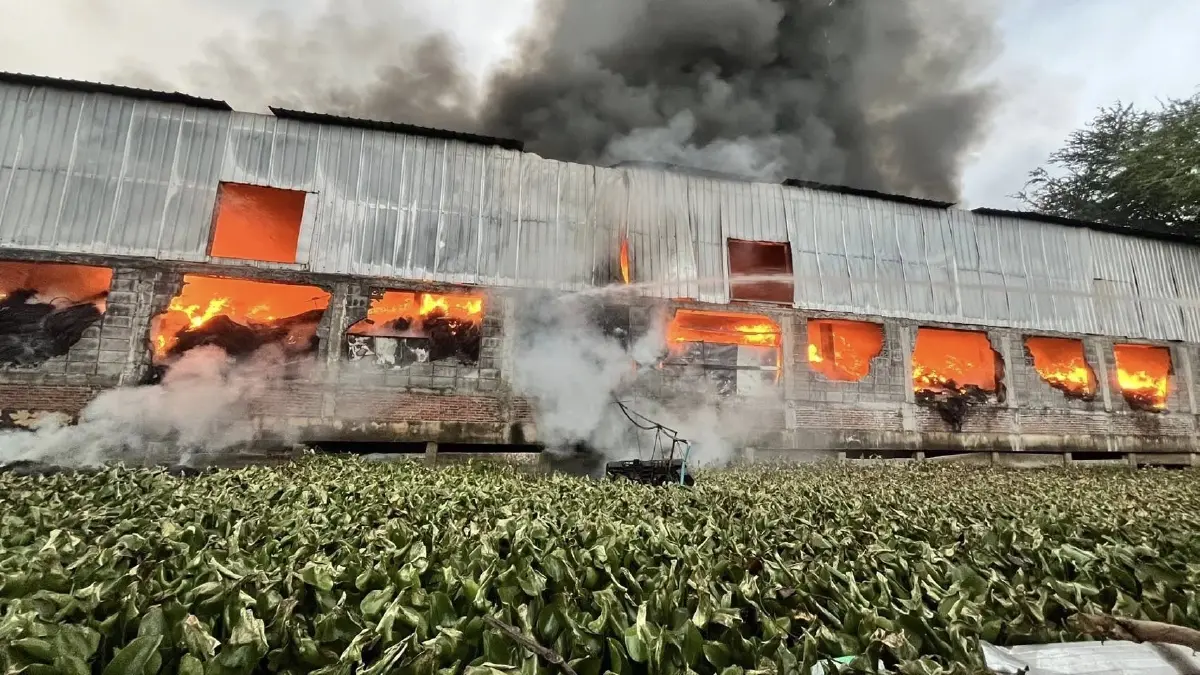 ด่วน! ไฟไหม้โรงงานใหญ่ บางพลี จ.สมุทรปราการ ยังควบคุมเพลิงไม่ได้
