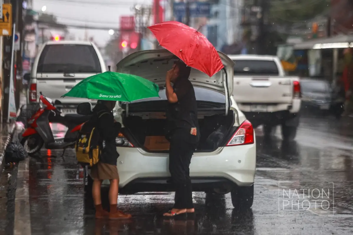 ตามคาด พายุเข้าไทย 'คัลแมกี' เคลื่อนเข้าอุบลฯ ฝนตกหนัก ลมแรง