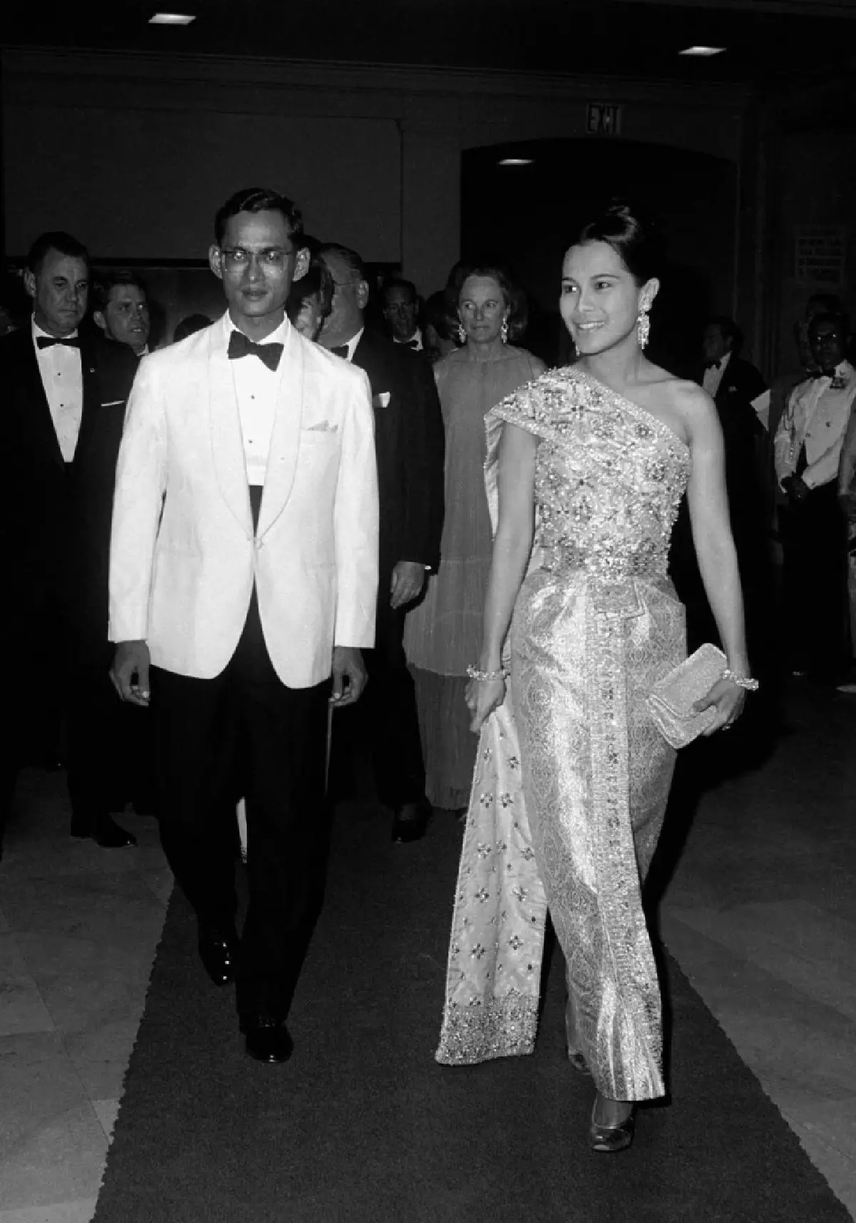 วรรณศิลป์ 'สมเด็จพระพันปีหลวง' ทรง 'พระราชนิพนธ์' เล่าเรื่อง 'ตามเสด็จ ร. 9