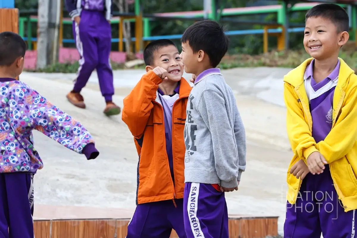 น่านหนาวมาก อุณหภูมิ 15°C เด็กๆ บ้านสันเจริญ แห่ใส่เสื้อกันหนาว