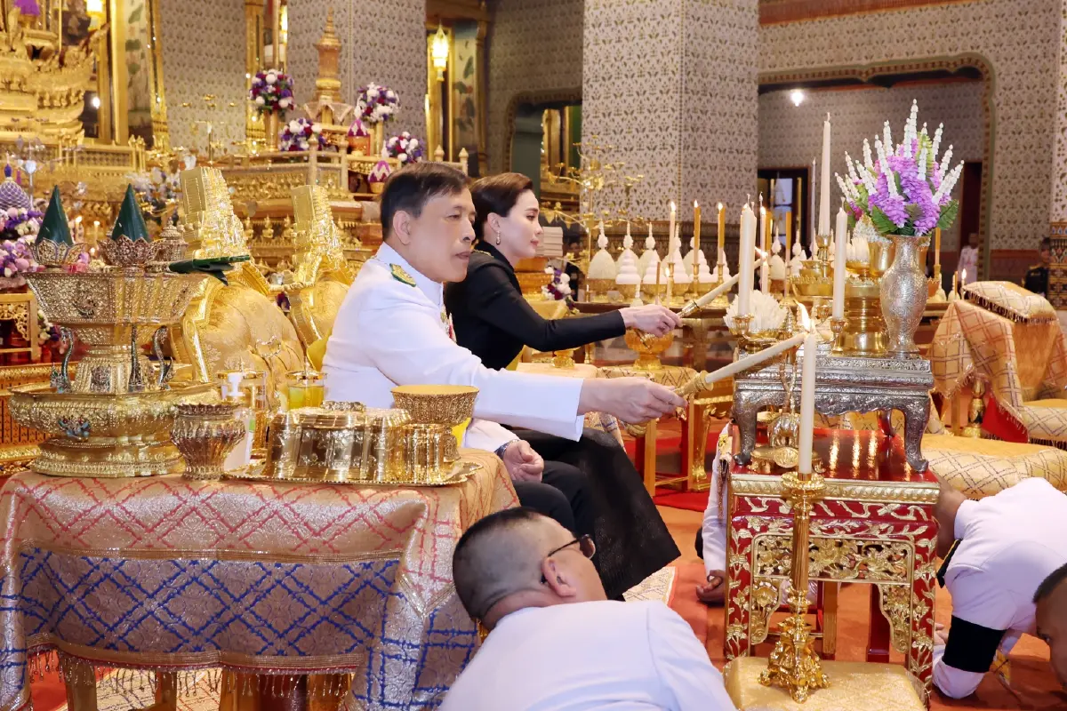 ในหลวง-พระราชินี ทรงบำเพ็ญพระราชกุศลวันคล้ายวันสวรรคต รัชกาลที่ 6 ครบ 100 ปี