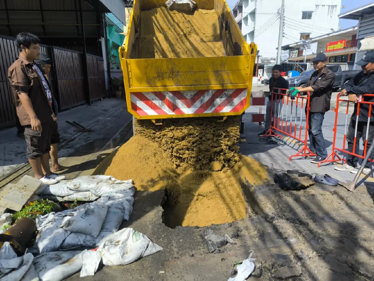 ด่วน! ถนนทรุดตัว เขตดอนเมือง ซอยประชาอุทิศ 19–22 เลี่ยงเส้นทาง