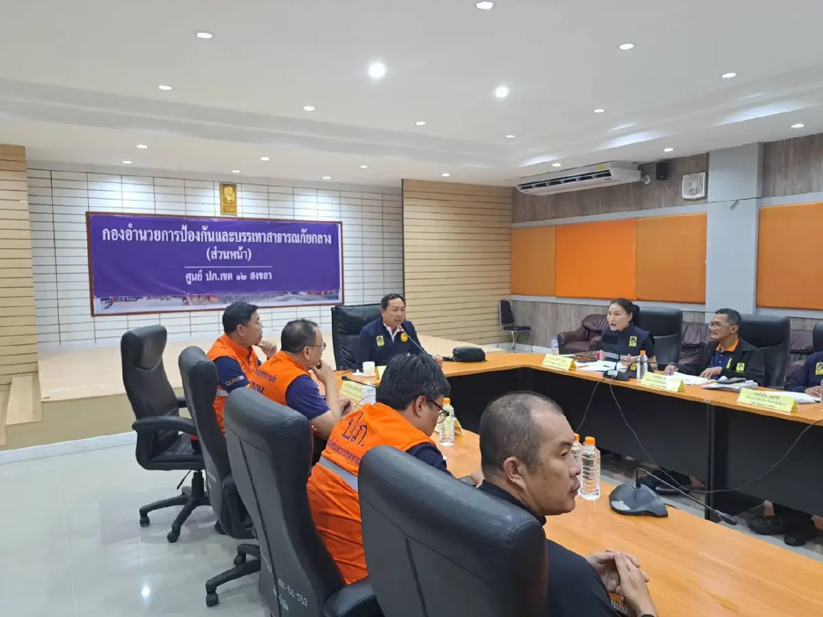 ปภ. นำทีม ตั้งกองอำนวยการส่วนหน้า ระดมรถ เรือ และ ฮ. KA-32 ช่วยน้ำท่วม