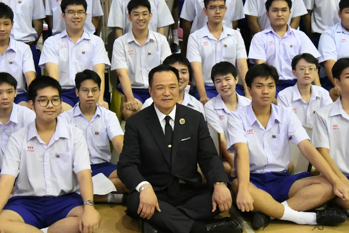 ‘อนุทิน’ เยือนถิ่นเก่า ‘อัสสัมชัญ บางรัก’ ฝากประเทศกับลูกหลาน