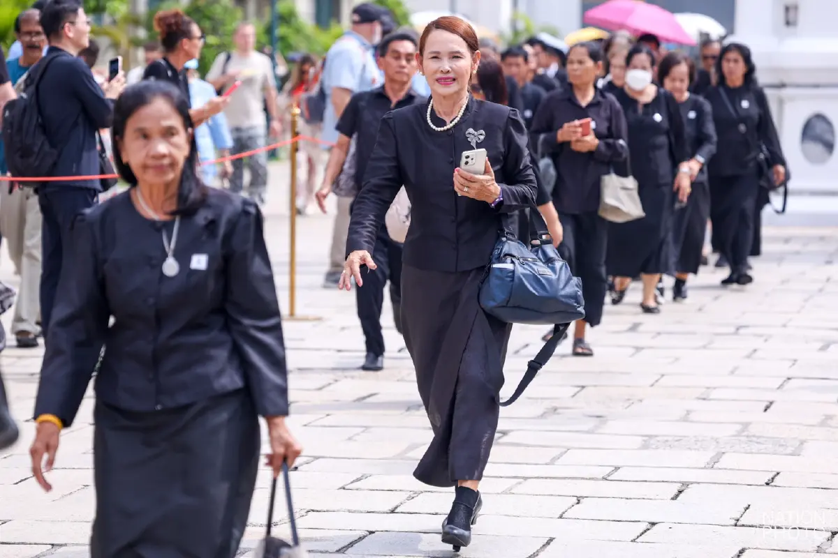 ประชาชนหลั่งไหล ถวายบังคมพระบรมศพ พระพันปีหลวง ในพระบรมมหาราชวัง