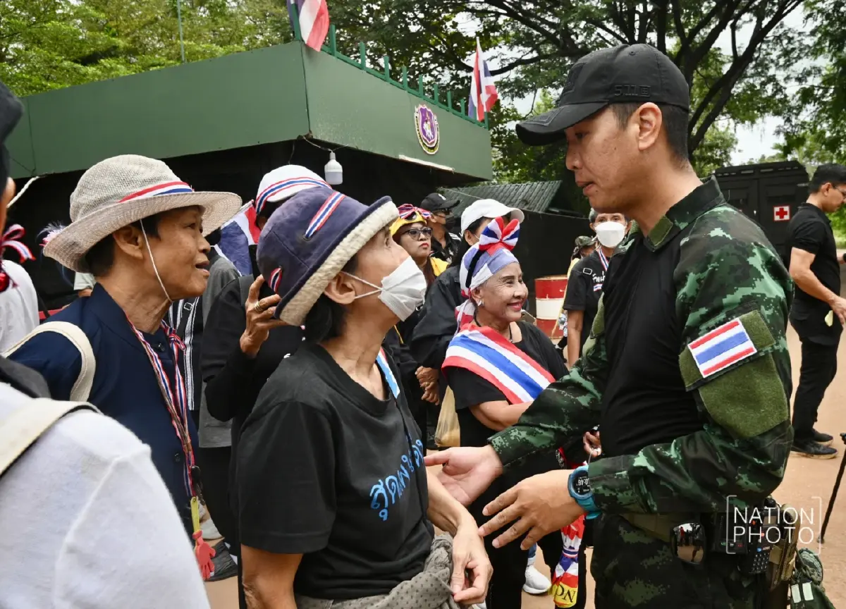 'พื้นที่นี้คือของคนไทย' คปท. ลงพื้นที่หนองจาน ให้กำลังใจเจ้าหน้าที่