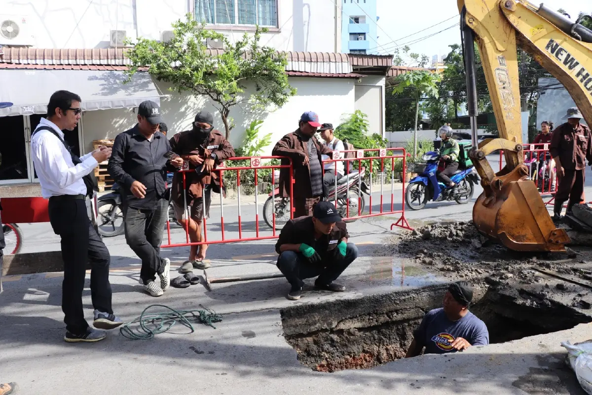ด่วน! ถนนทรุดตัว เขตดอนเมือง ซอยประชาอุทิศ 19–22 เลี่ยงเส้นทาง