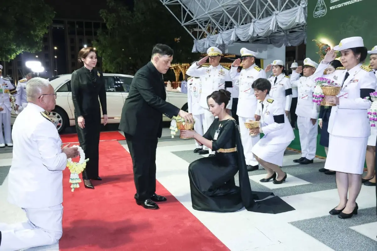 ในหลวง-พระราชินี ทอดพระเนตร การแสดงโขนเรื่อง รามเกียรติ์ ตอน 'สัตยาพาลี' รอบปฐมทัศน์