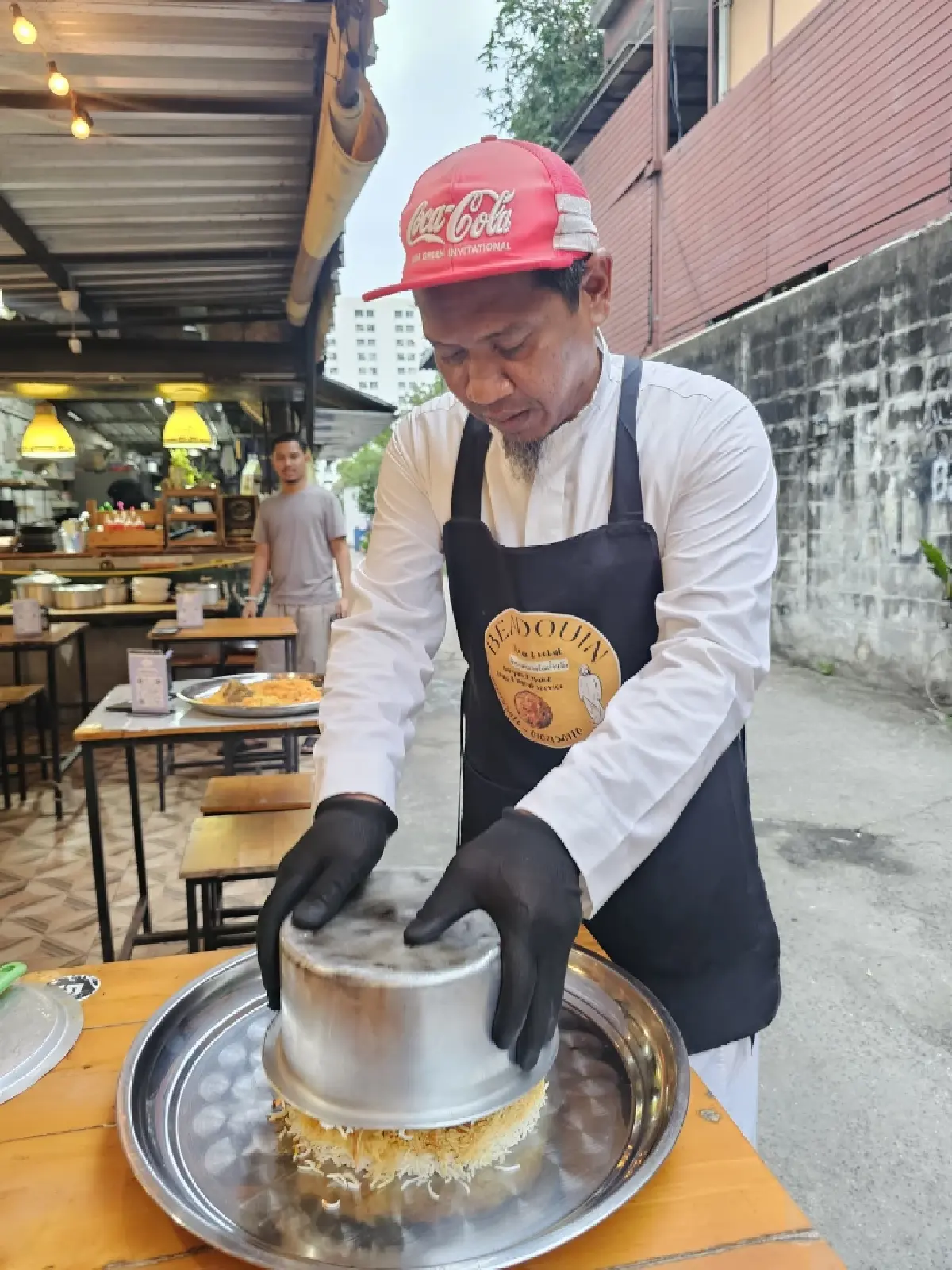 ‘ข้าวหมกอาหรับคว่ำหม้อ’ อร่อย ไร้เทียมทานใน ‘ย่านพัฒนาการ 40’