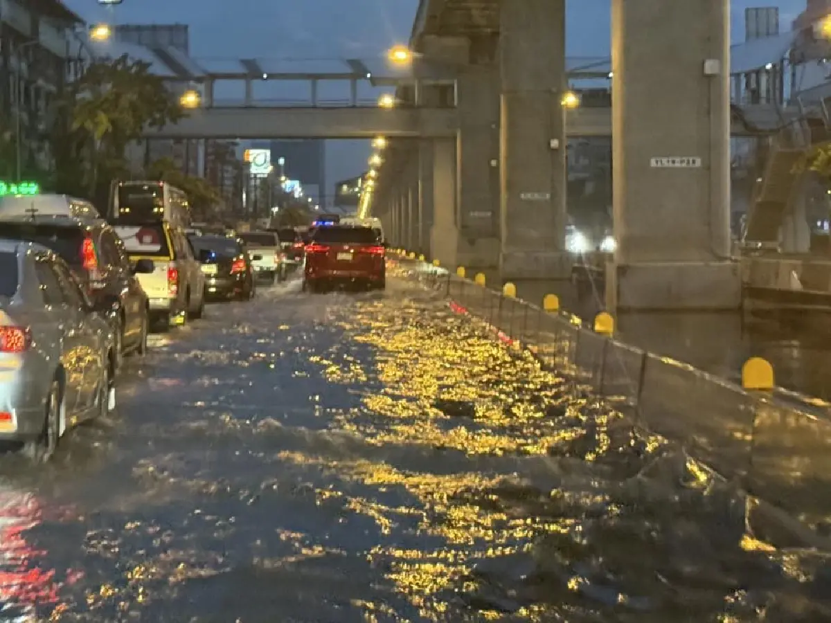 เช็กเส้นทางรถติด น้ำท่วมกรุงเทพ น้ำลดหรือยัง วันทำงาน ไปโรงเรียน