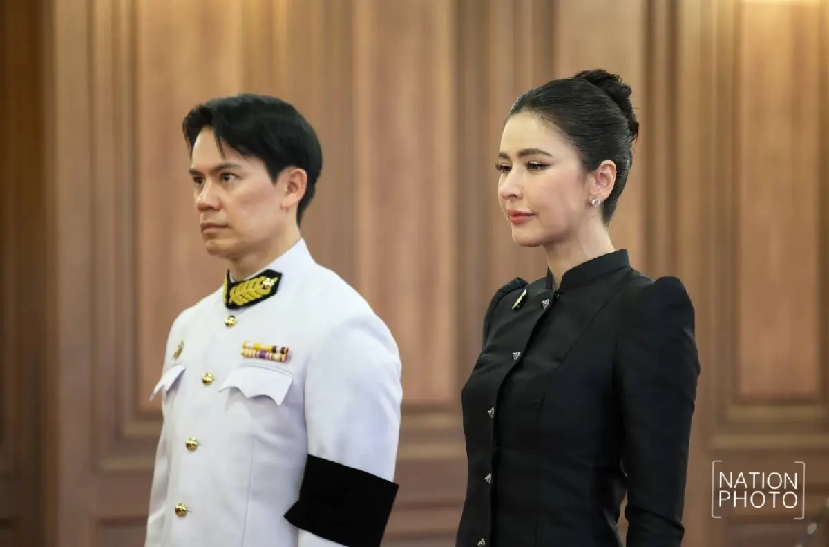ประชาชน ดาราดัง เข้าถวายสักการะพระฉายาลักษณ์ สมเด็จพระพันปีหลวง