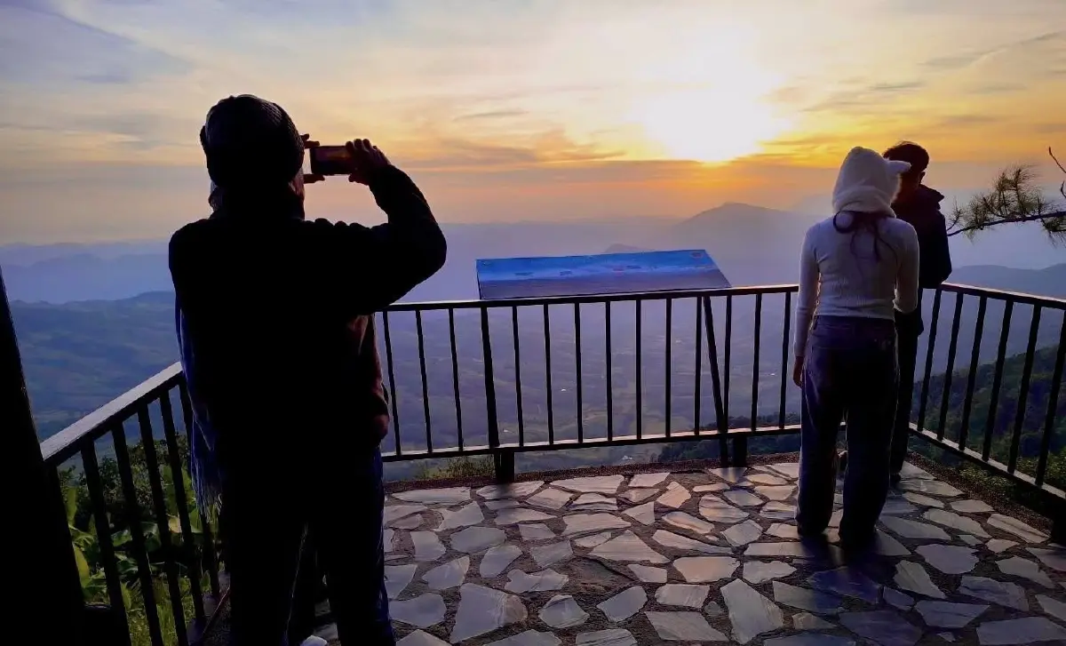 หนาวสั่นมาก ภูเรือ อุณหภูมิดิ่ง 7°C อุตุฯ เตือน อีสาน อุณหภูมิลด 5°C