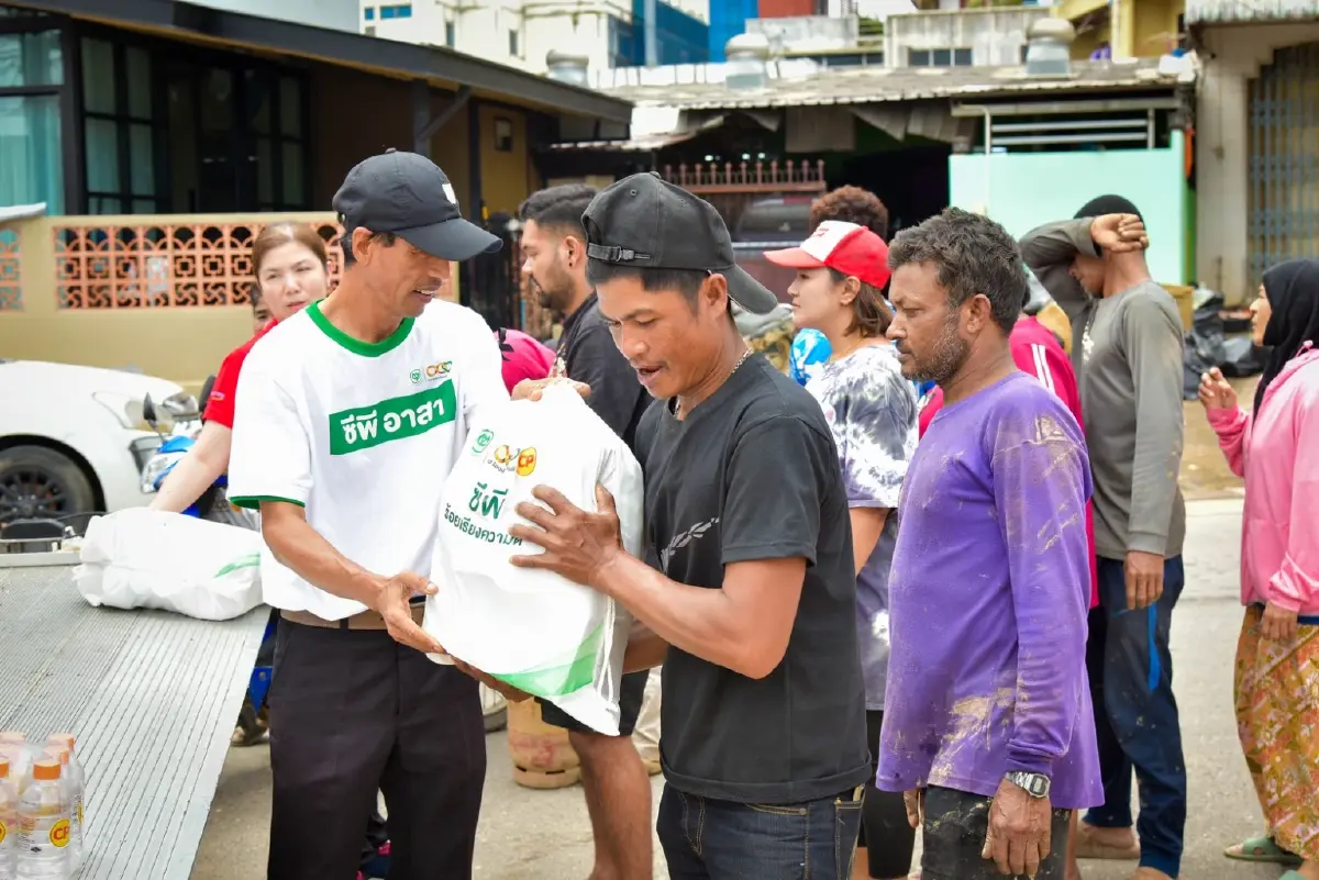 ซีพีอาสา ลุยหนุนโรงครัวกว่า 55 จุด พร้อมกระจายถุงยังชีพช่วยชาวใต้