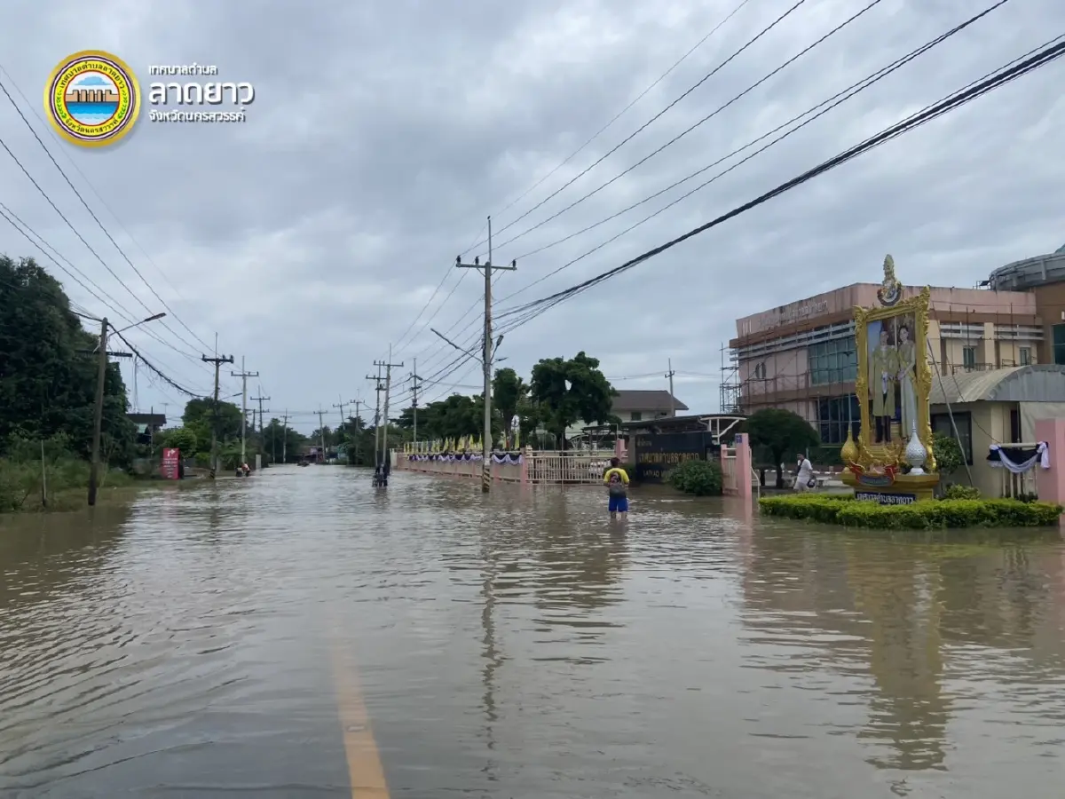 เตือนน้ำท่วมนครสวรรค์ สะพานร้าว เสี่ยงพัง - ยกเลิกลอยกระทง 2568