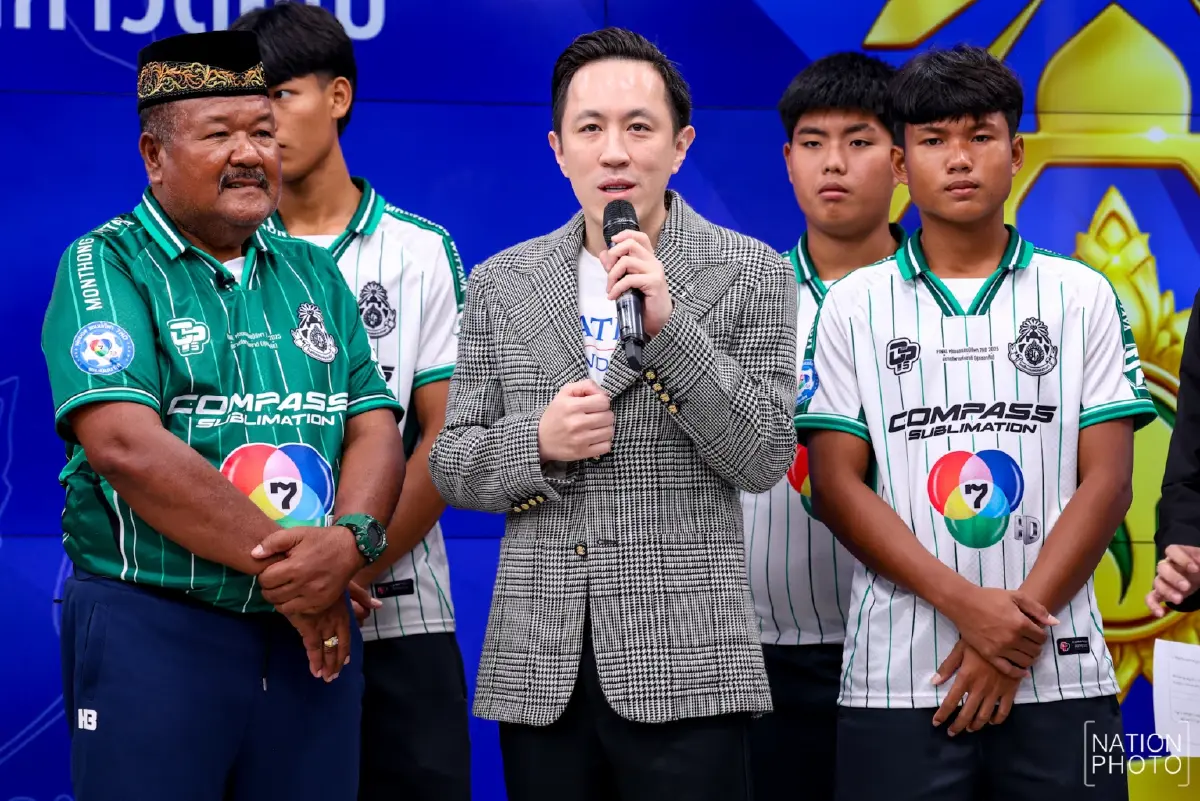 จุดพลังฝันเยาวชน! มอบทุนสนับสนุน ทีมฟุตบอล 'หมอนทองวิทยา'