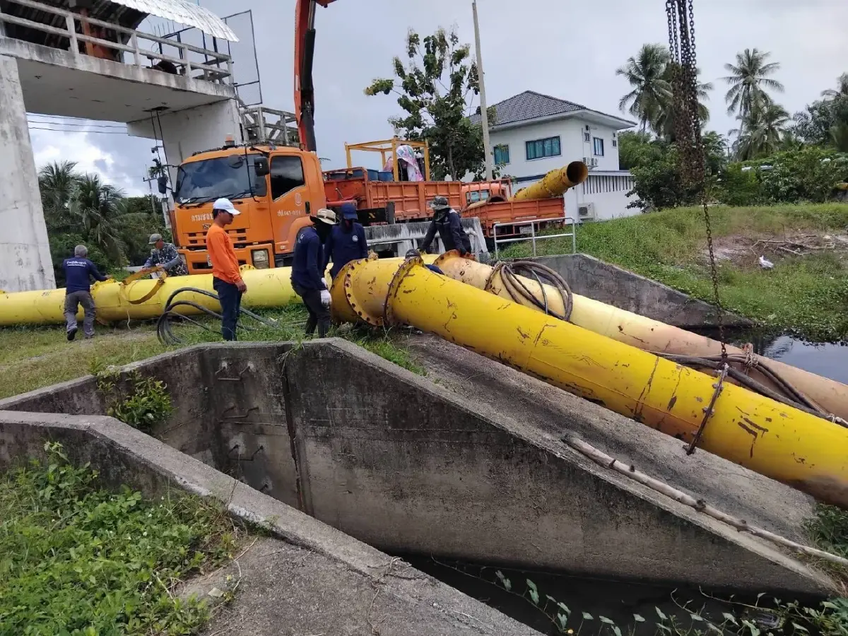 กรมชลฯ เฝ้าระวังฝนใต้เข้ม ระดมเจ้าหน้าที่–เครื่องจักร พร้อมรับมือสถานการณ์