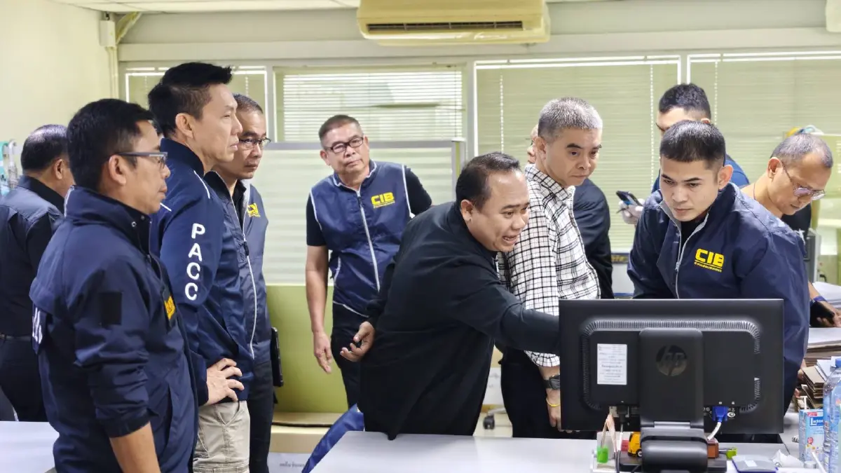ป.ป.ช.ร่วม ตร.รวบ จนท.สรรพากร คา สนง. รีดเงินเอกชนเลี่ยงเก็บภาษี