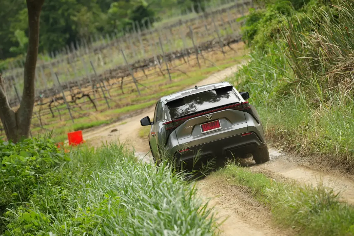 โตโยต้า bZ4X อีวี ของคนชอบขับ จุดขายที่มองไม่เห็นด้วยตา