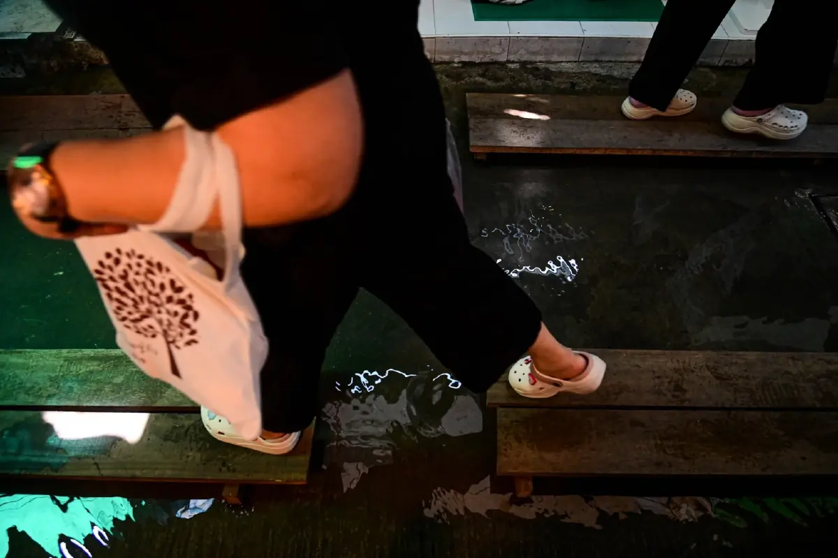 บางกอกน้อย เตือนน้ำท่วมใหญ่ น้ำทะเลหนุนสูง ห้ามย้ายกระสอบทราย