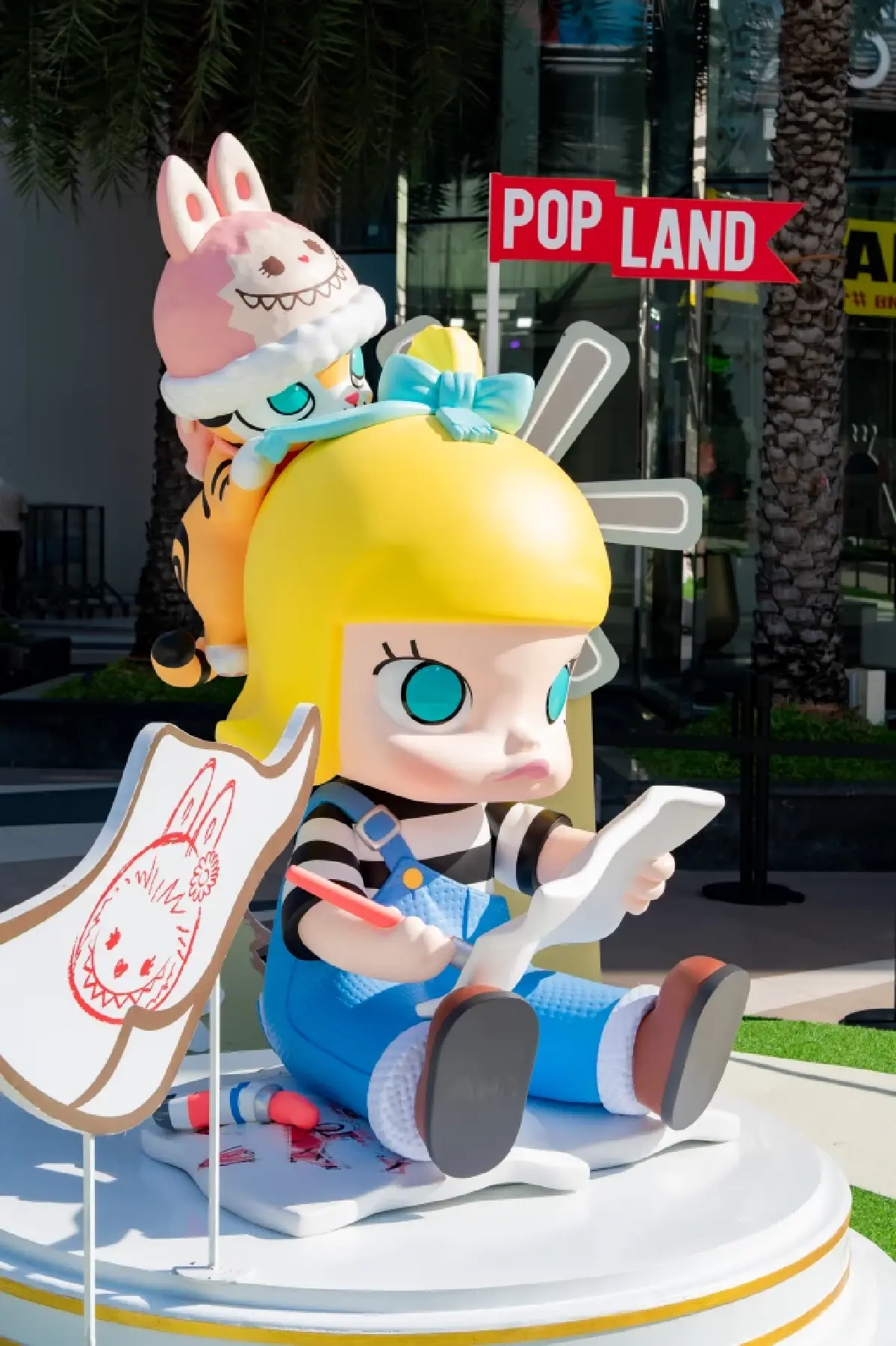 POP MART ชูคาแรกเตอร์ระดับไอคอนิก เนรมิตแลนด์มาร์กสุดป๊อป ใจกลางกรุงเทพฯ