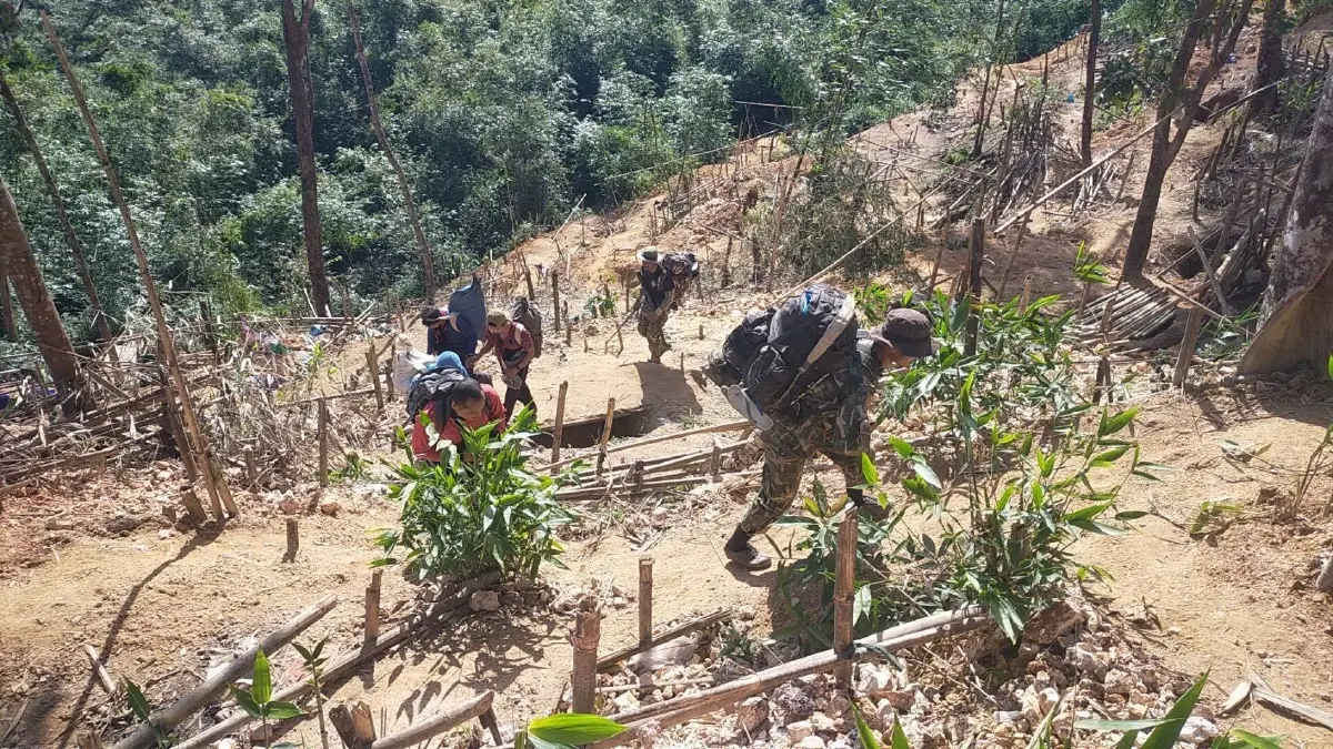 เหิม! รุกขุดทอง 'ทองผาภูมิ' ทหาร-ตำรวจ บุกจับ 4 ต่างด้าวพร้อมปืน