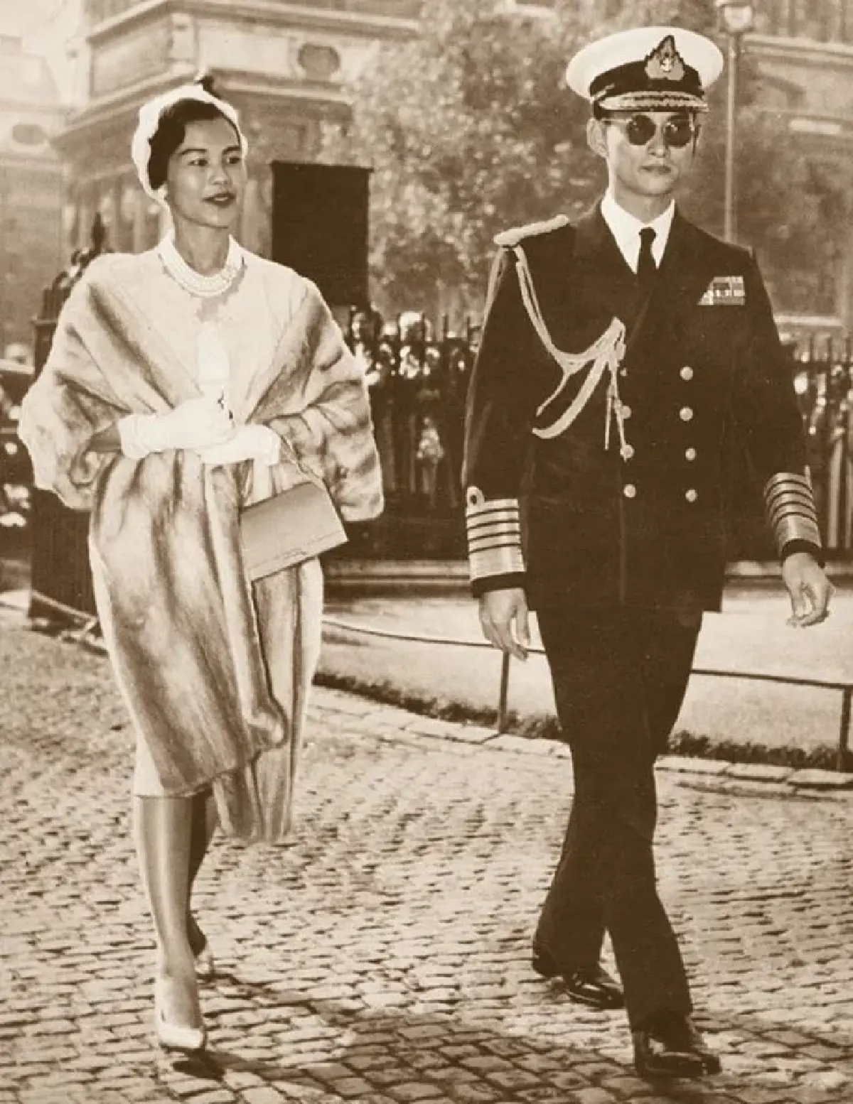 วรรณศิลป์ 'สมเด็จพระพันปีหลวง' ทรง 'พระราชนิพนธ์' เล่าเรื่อง 'ตามเสด็จ ร. 9