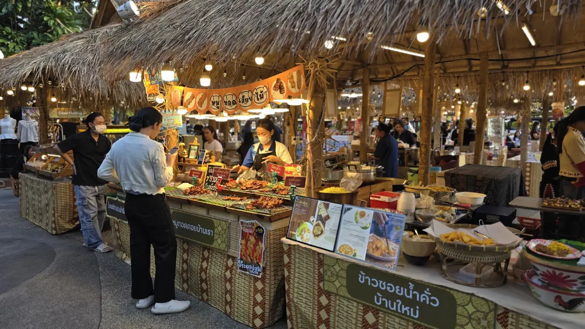 เปิดไฟ ‘ต้นคริสต์มาสหมอกพันวา’ เทศกาลสีสันกาสะลอง 2025 เทิดพระเกียรติ 'สมเด็จพระพันปีหลวง'