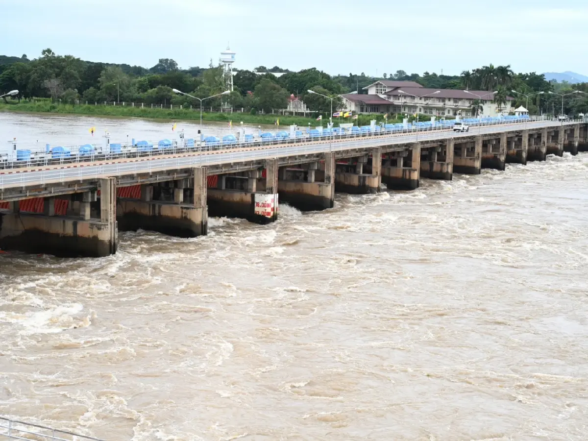 น้ำล้นประเทศ! 4 เขื่อนหลักเจ้าพระยา เต็ม 99% เร่งระบายออกอ่าวไทย