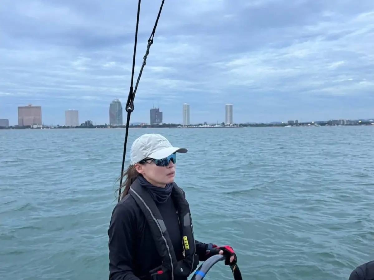 พระราชินี เสด็จฯ ทรงร่วมฝึกซ้อมเรือใบ เตรียมแข่งขันกีฬาซีเกมส์ ครั้งที่ 33