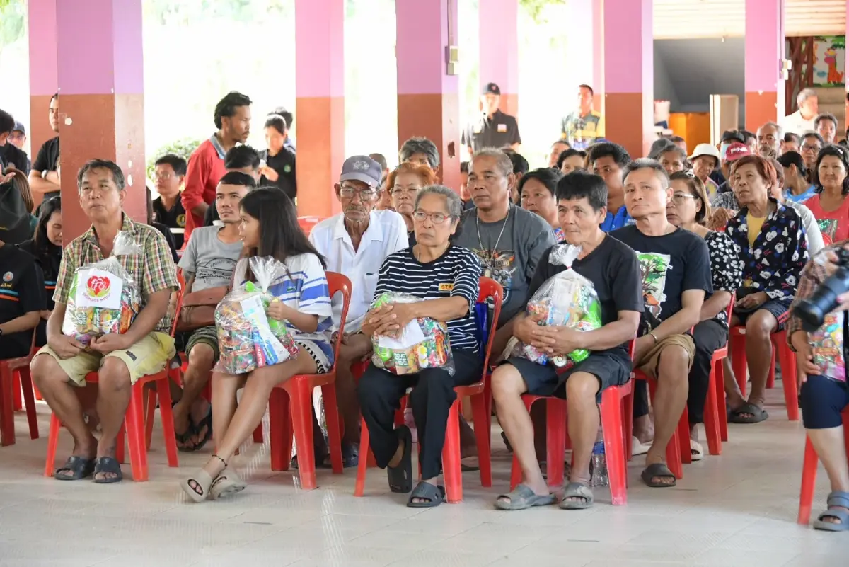 รมช. นเรศ ลงพื้นที่ติดตามน้ำท่วมเจ้าพระยา เร่งบูรณาการช่วยเหลือประชาชน