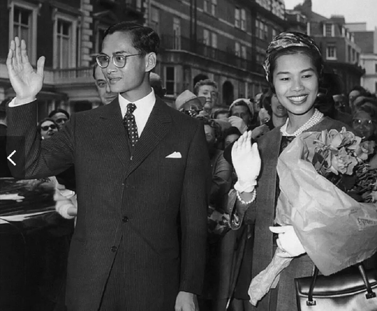 วรรณศิลป์ 'สมเด็จพระพันปีหลวง' ทรง 'พระราชนิพนธ์' เล่าเรื่อง 'ตามเสด็จ ร. 9