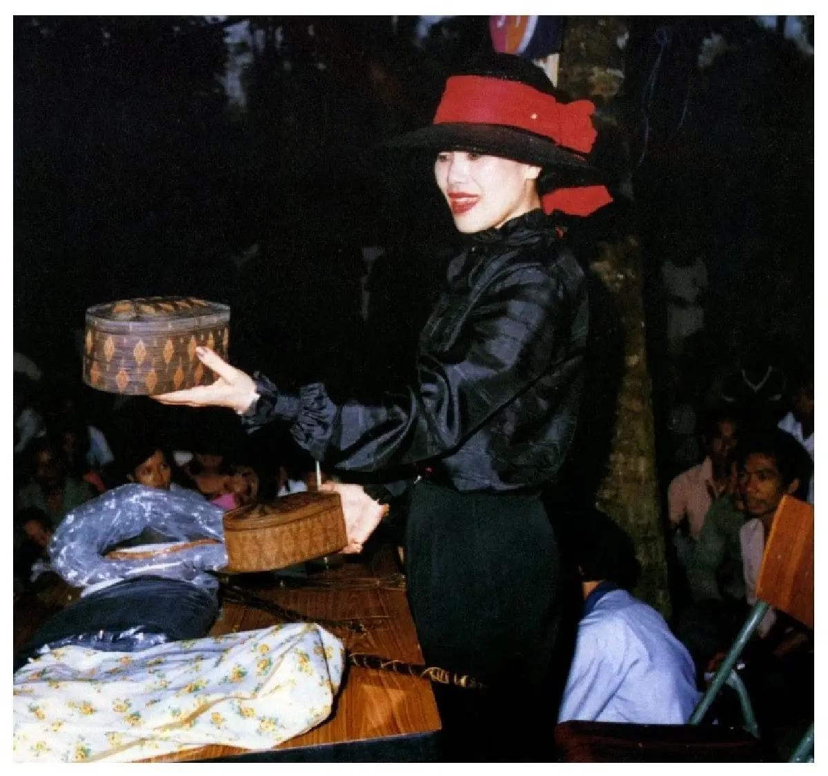 "สมเด็จพระพันปีหลวง" ทรงอภิบาลศิลปาชีพ ปั้นชาวนาสู่ช่างศิลป์ระดับโลก