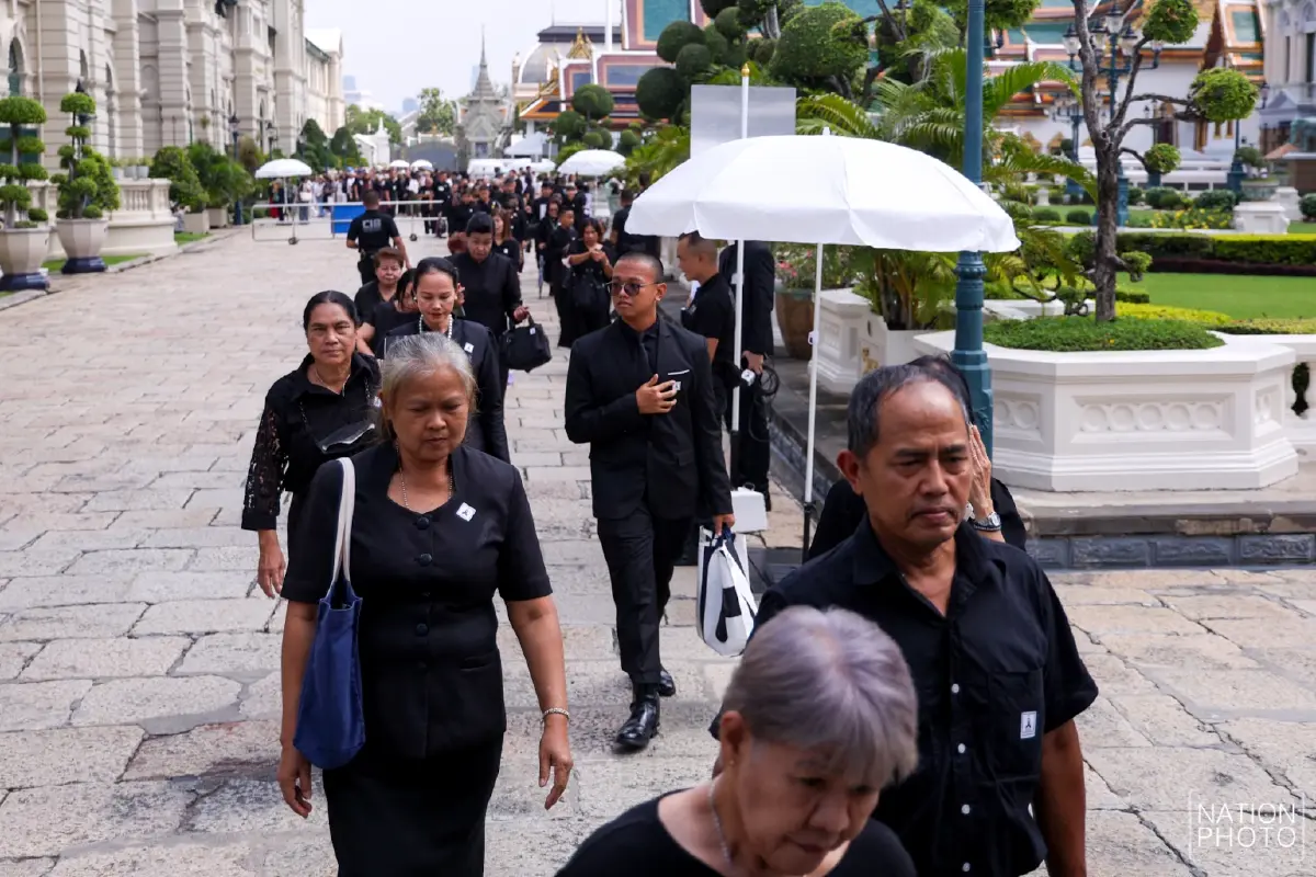 สำนักพระราชวัง เปิดให้ประชาชน ถวายบังคมพระบรมศพ 'พระพันปีหลวง' เป็นวันแรก