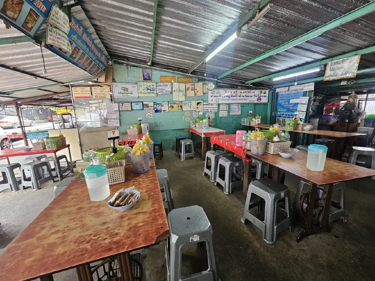 ‘โกบู้รสซิ่ง’ ก๋วยเตี๋ยวต้มยำในตำนาน 50 ปี ซอยนวมินทร์ 8