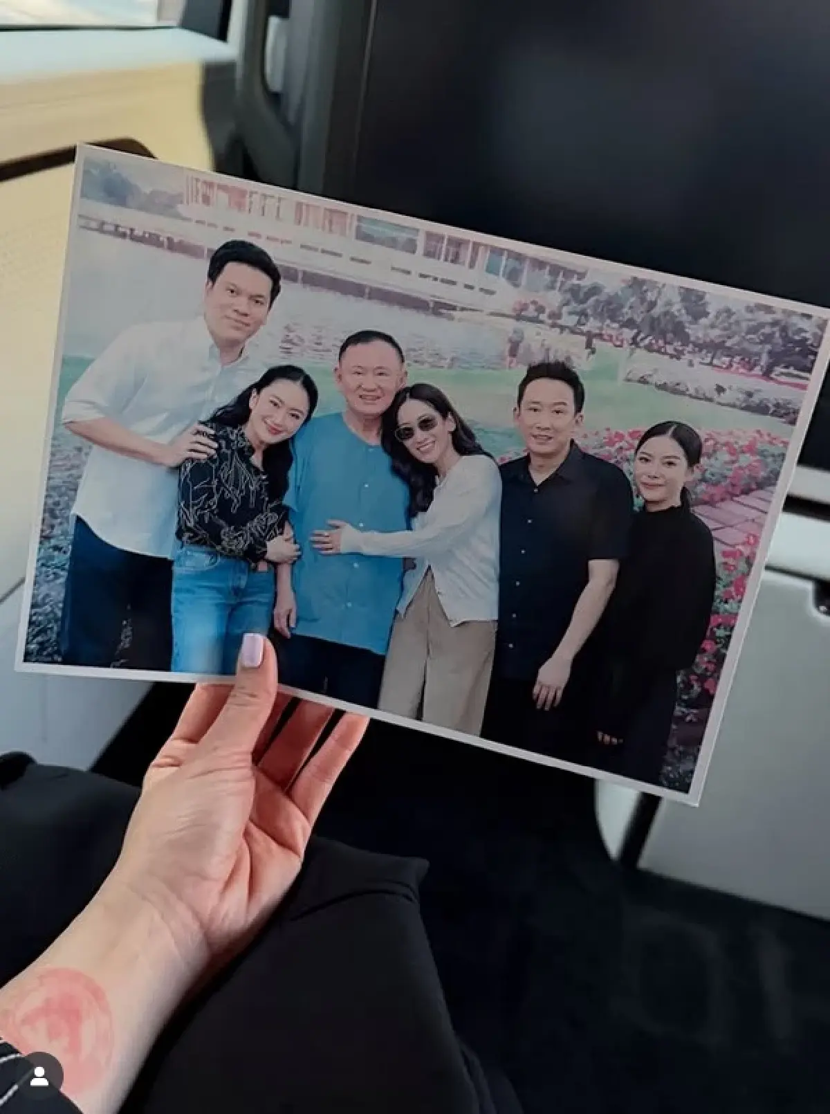 เปิดภาพล่าสุด 'ทักษิณ' หลัง 'ครอบครัวชินวัตร' ร่วมกินข้าว ถ่ายรูป