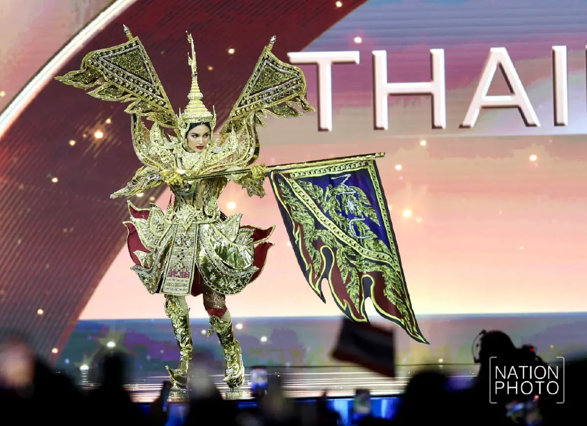 “วีนา ปวีนา” เฉิดฉายในชุด “สุวรรณรากษา” รอบชุดประจำชาติ Miss Universe 2025