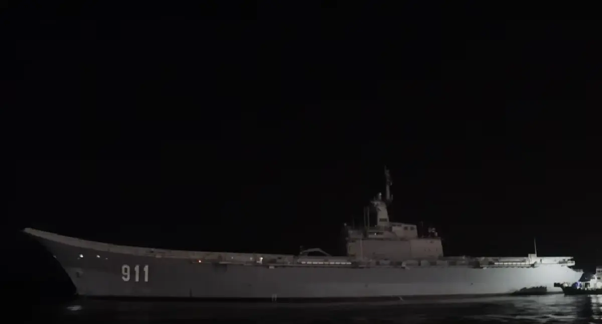 'เรือหลวงจักรีนฤเบศร' เคลื่อนพล มุ่งหน้า 'สงขลา' ช่วยน้ำท่วม 2568