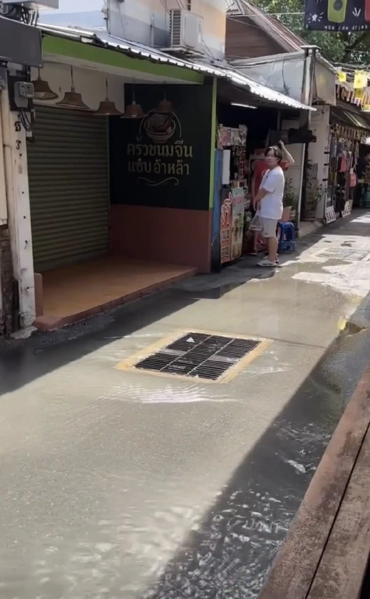 บางกอกน้อย เตือนน้ำท่วมใหญ่ น้ำทะเลหนุนสูง ห้ามย้ายกระสอบทราย