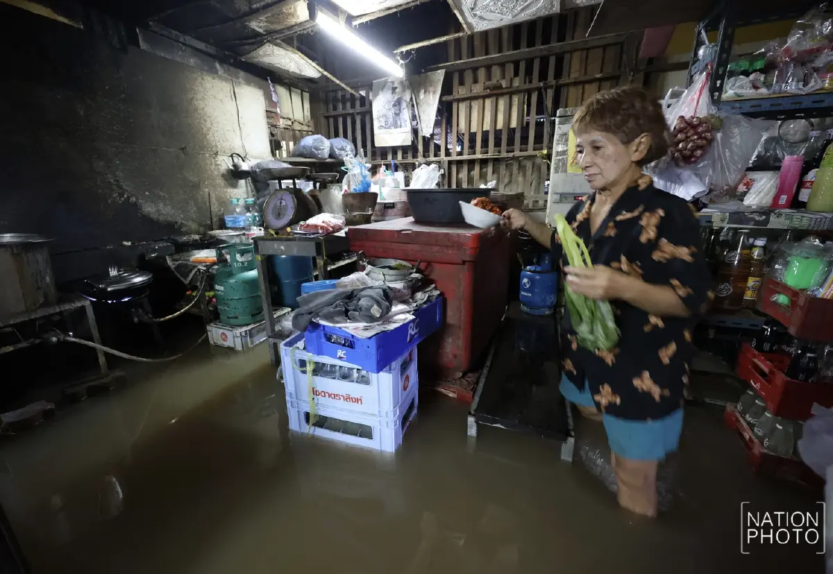 น้ำเจ้าพระยาสูงต่อเนื่อง พื้นที่เกาะเกร็ดยังท่วมขัง บางจุดสูง 40 ซม.