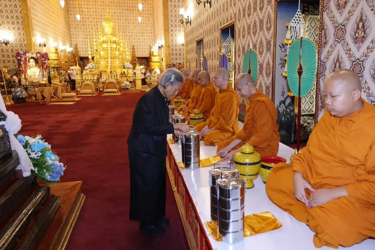 กรมสมเด็จพระเทพฯ ทรงบำเพ็ญพระราชกุศลถวายพระบรมศพ \'สมเด็จพระพันปีหลวง\'