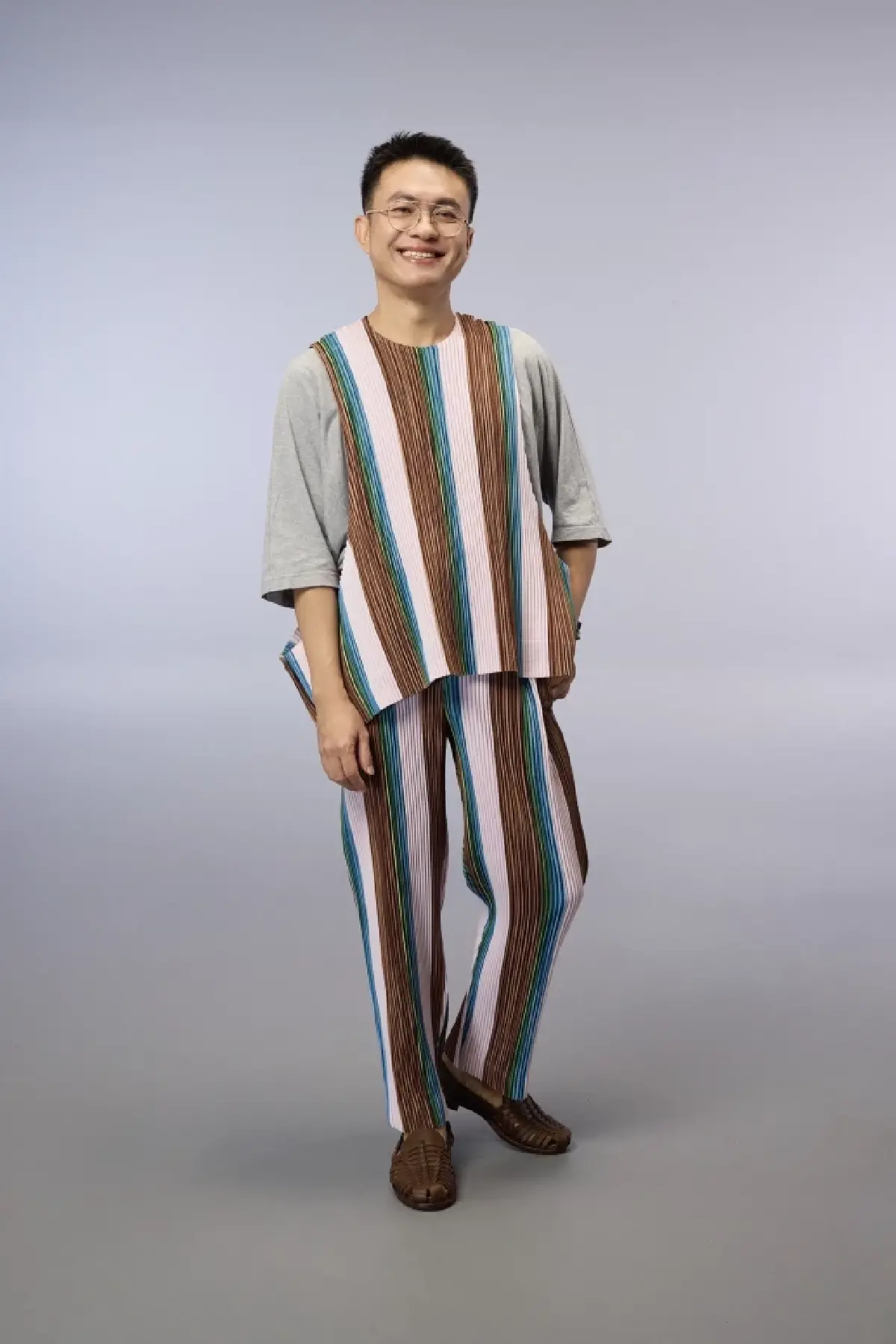 ‘ดีว่า…ราวี’ ศึกชิงค์ไมค์ระหว่าง ‘ตัวแม่ล้านตลับ’ - ‘ไอดอล Gen Z’