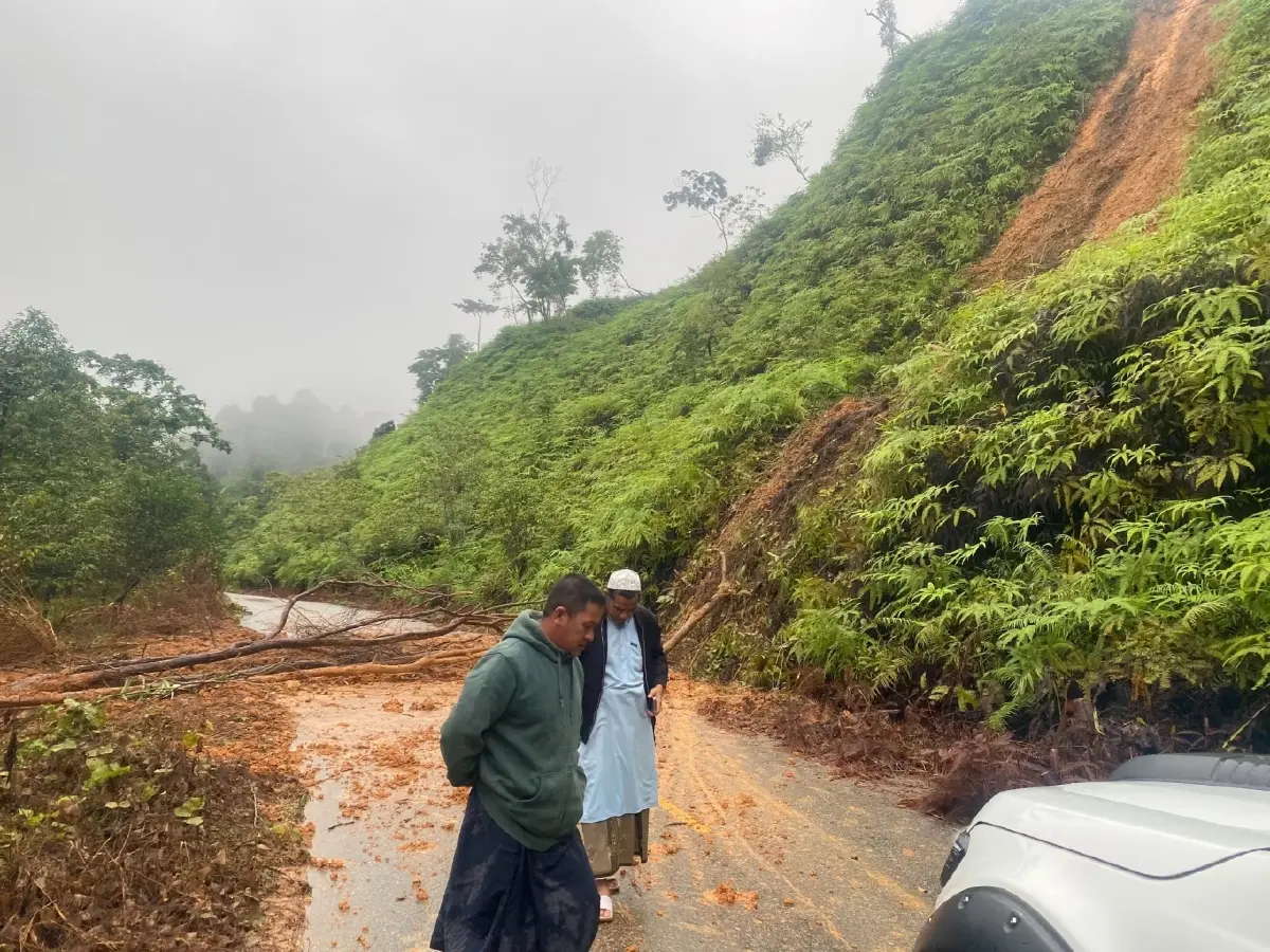 เกิดเหตุดินสไลด์ 'นราธิวาส' ปิดเส้นทางสัญจร บ้านน้ำหอม-ศรีสาคร