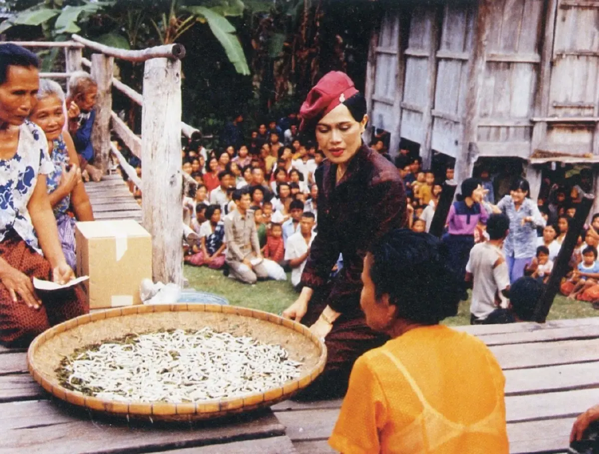 "สมเด็จพระพันปีหลวง" ทรงอภิบาลศิลปาชีพ ปั้นชาวนาสู่ช่างศิลป์ระดับโลก