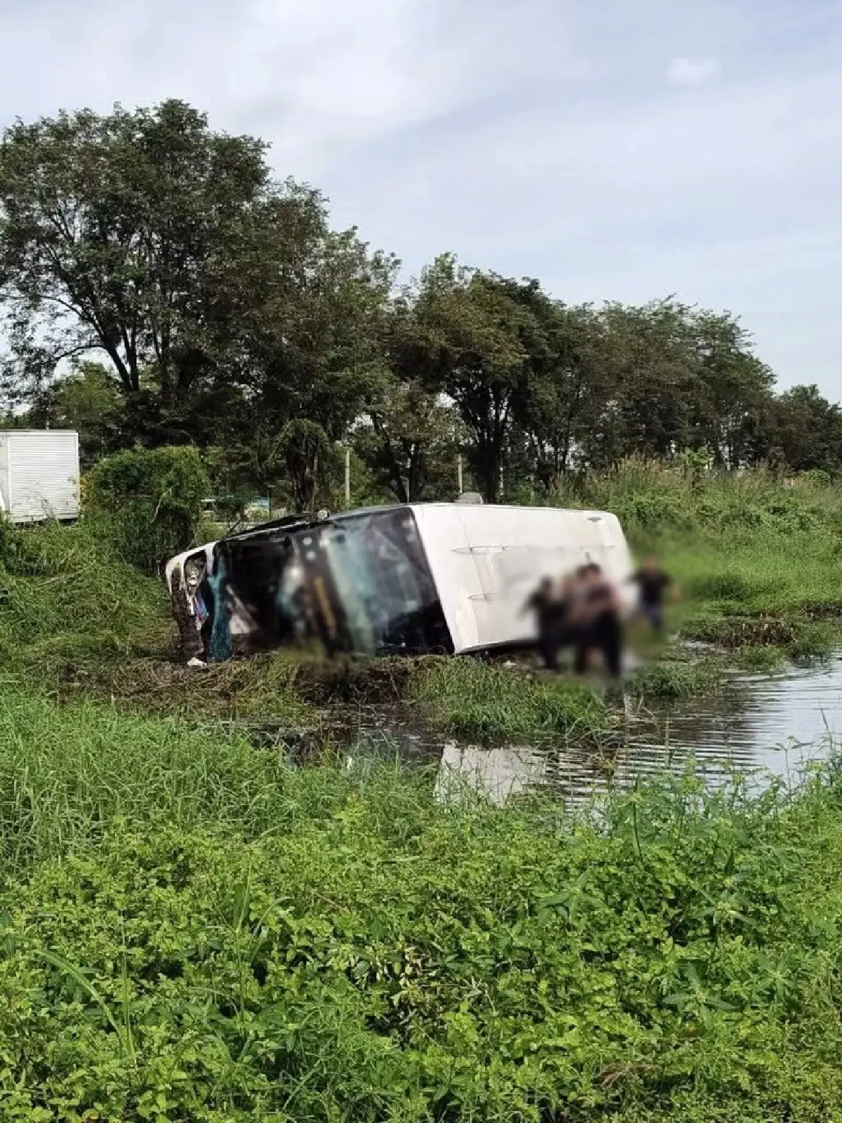 นักเรียนบาดเจ็บอื้อ รถทัวร์ทัศนศึกษาโรงเรียนอุตรดิตถ์ พลิกคว่ำ