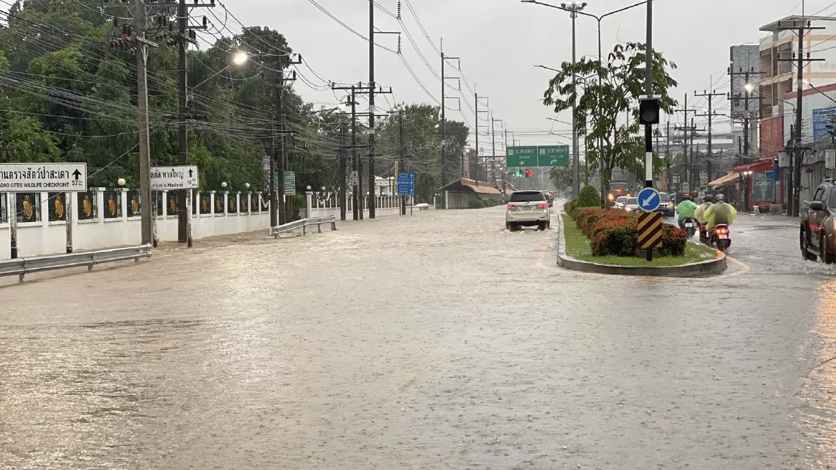 'หาดใหญ่' สงขลาฝนตกเพิ่ม รับมวลน้ำต่อเนื่อง น้ำท่วมหนักเร่งอพยพ