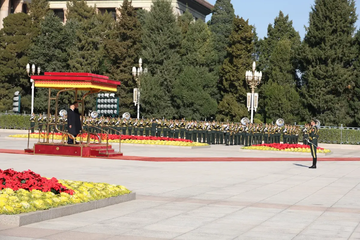 ในหลวง-พระราชินี เสด็จฯ มหาศาลาประชาชน สี จิ้นผิง-ภริยา เฝ้าฯ รับเสด็จ